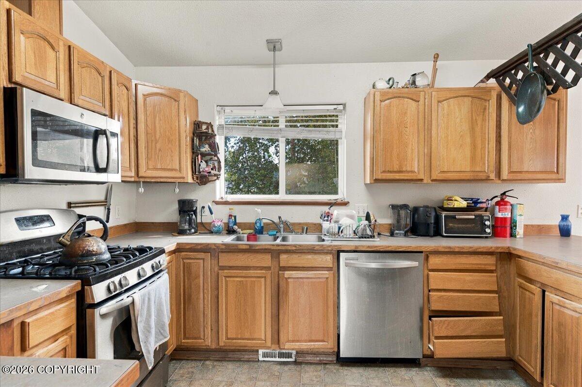 540 W Montana Drive Property Photo 8