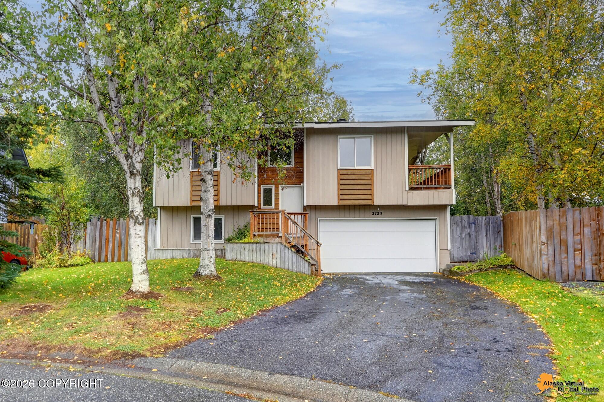 3733 Henderson Loop Property Photo 1