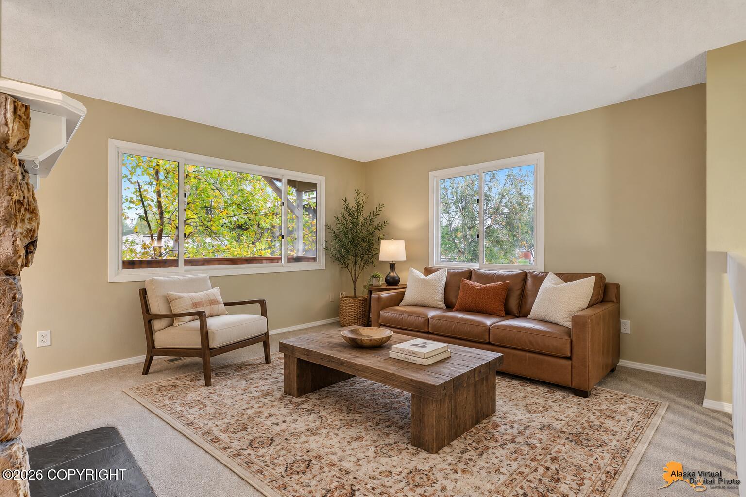 3733 Henderson Loop Property Photo 4