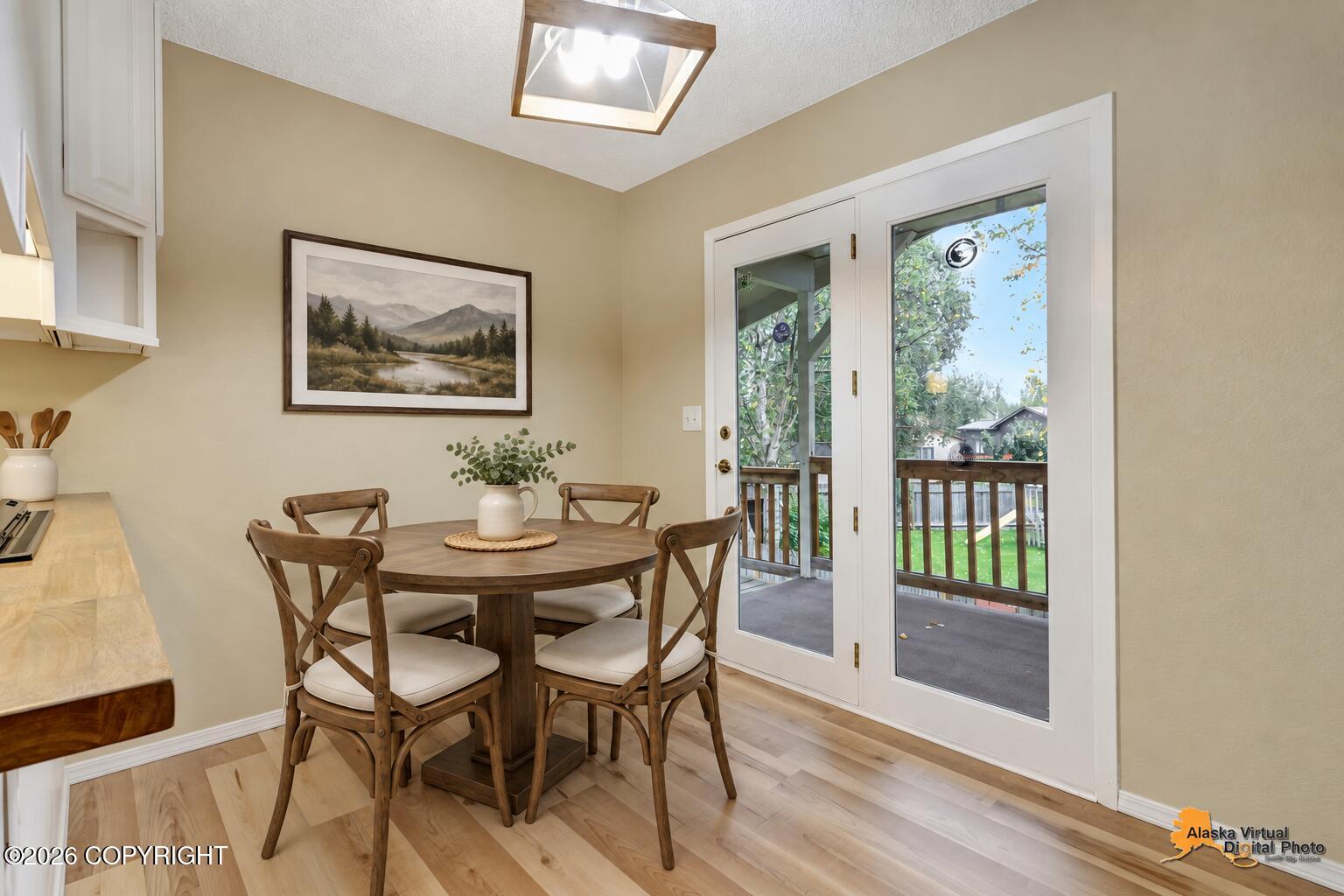 3733 Henderson Loop Property Photo 9