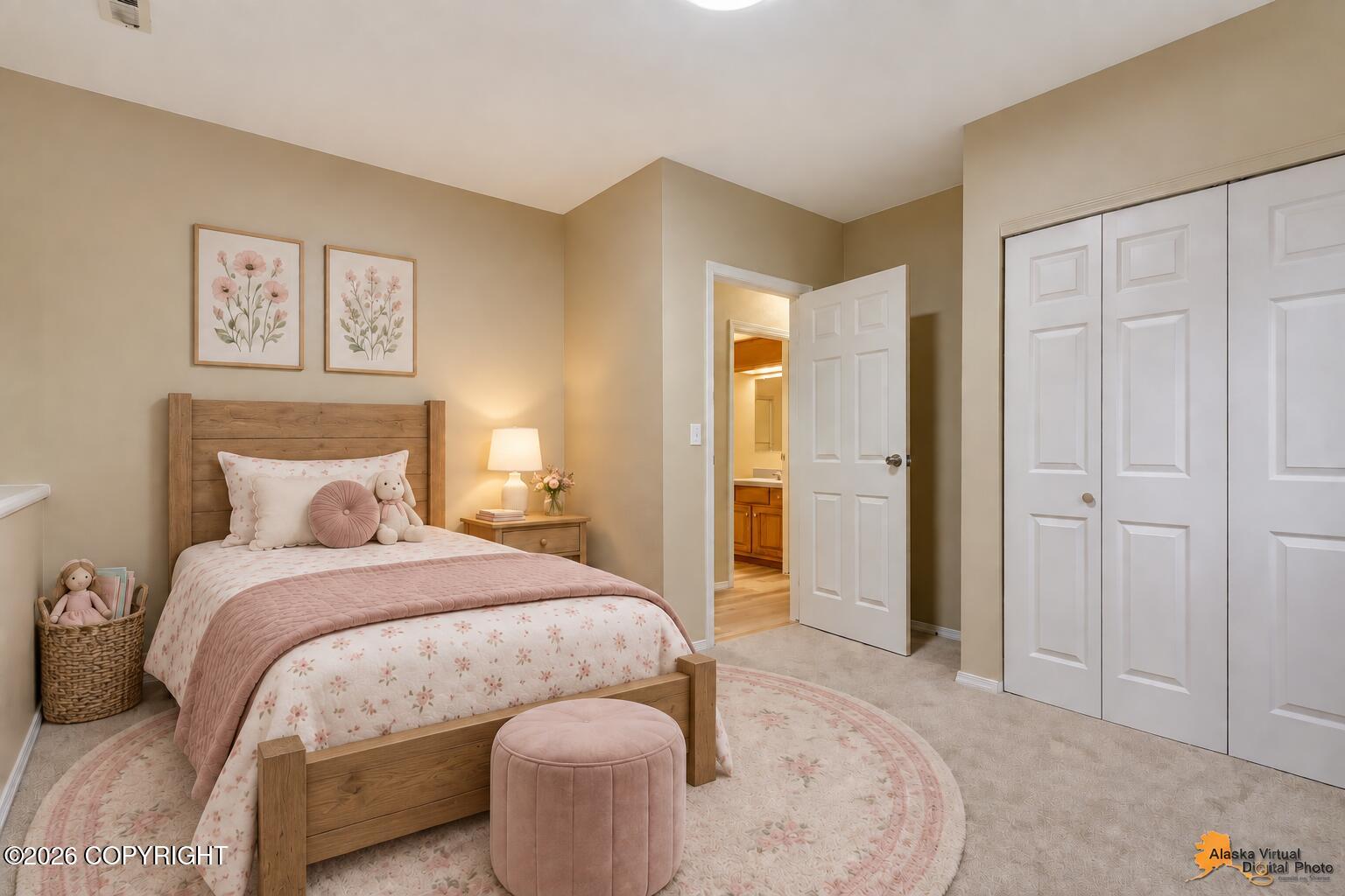 3733 Henderson Loop Property Photo 13