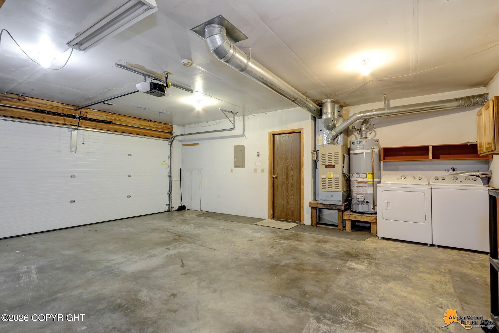3733 Henderson Loop Property Photo 16