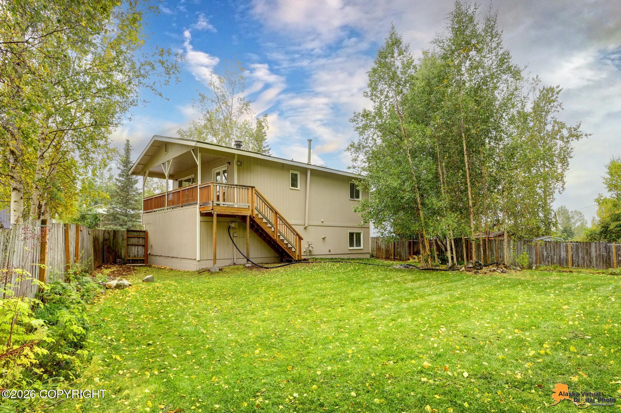 3733 Henderson Loop Property Photo 23