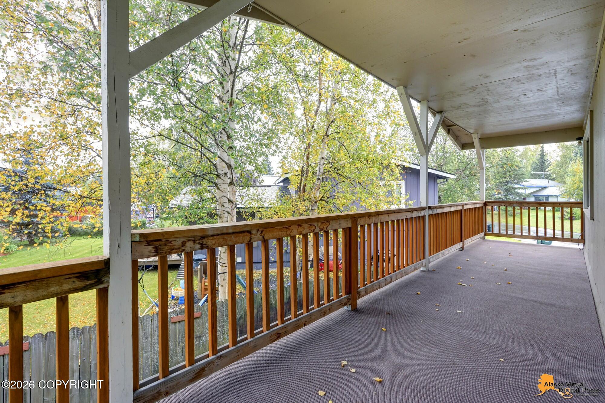 3733 Henderson Loop Property Photo 24