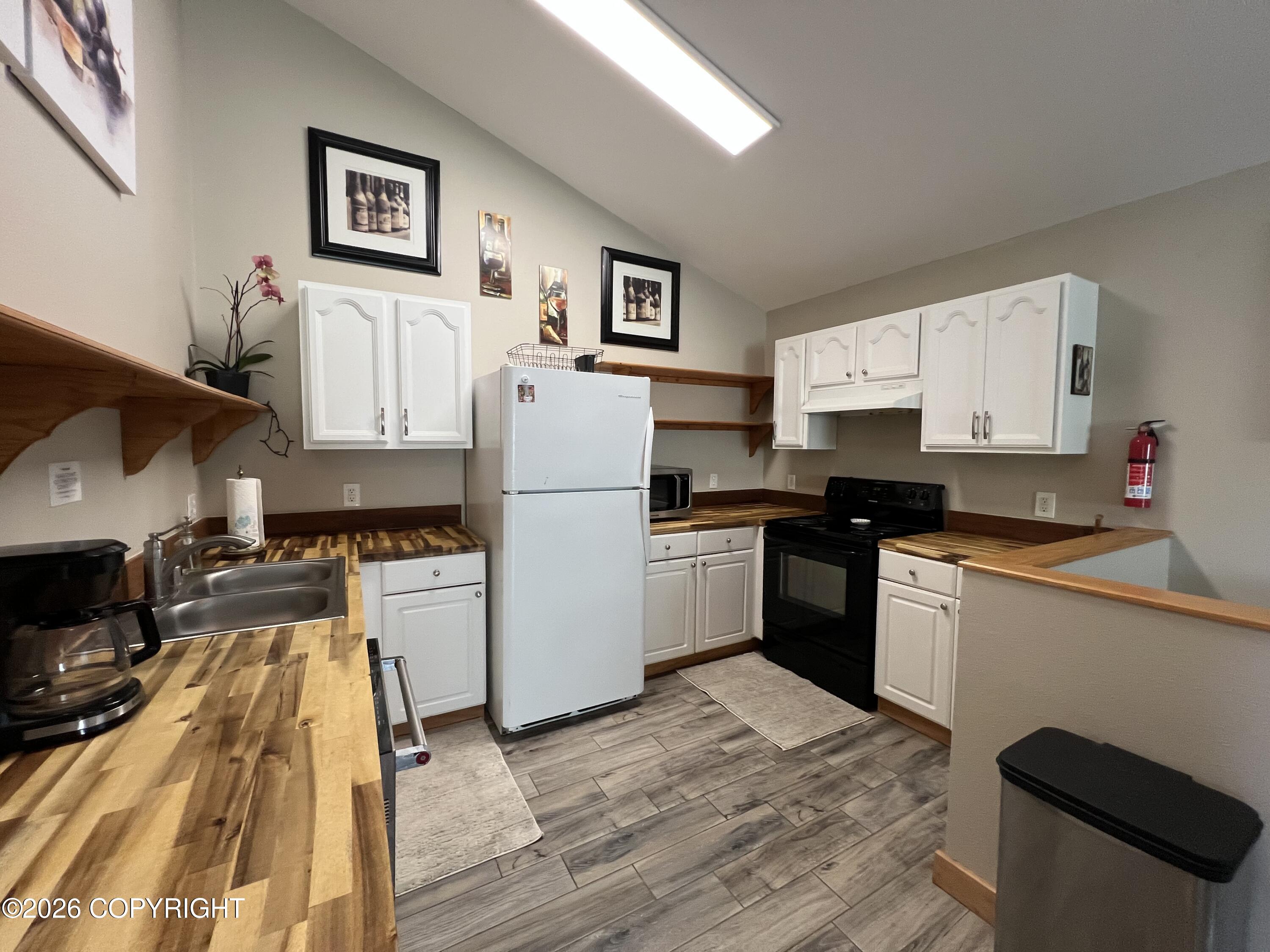 900 S Grantham Road #b Property Photo 6
