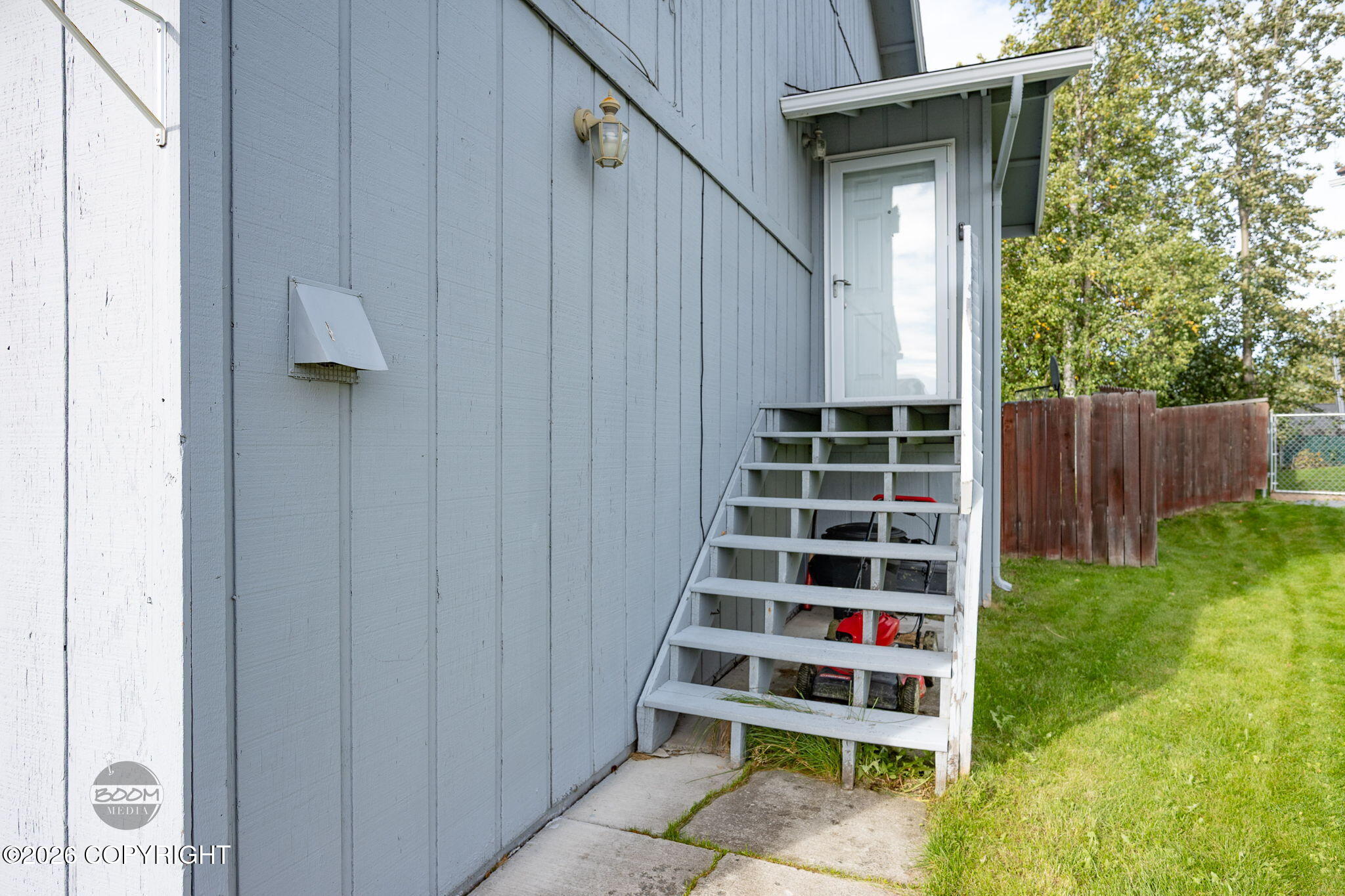 1917 E 58th Avenue Property Photo 2