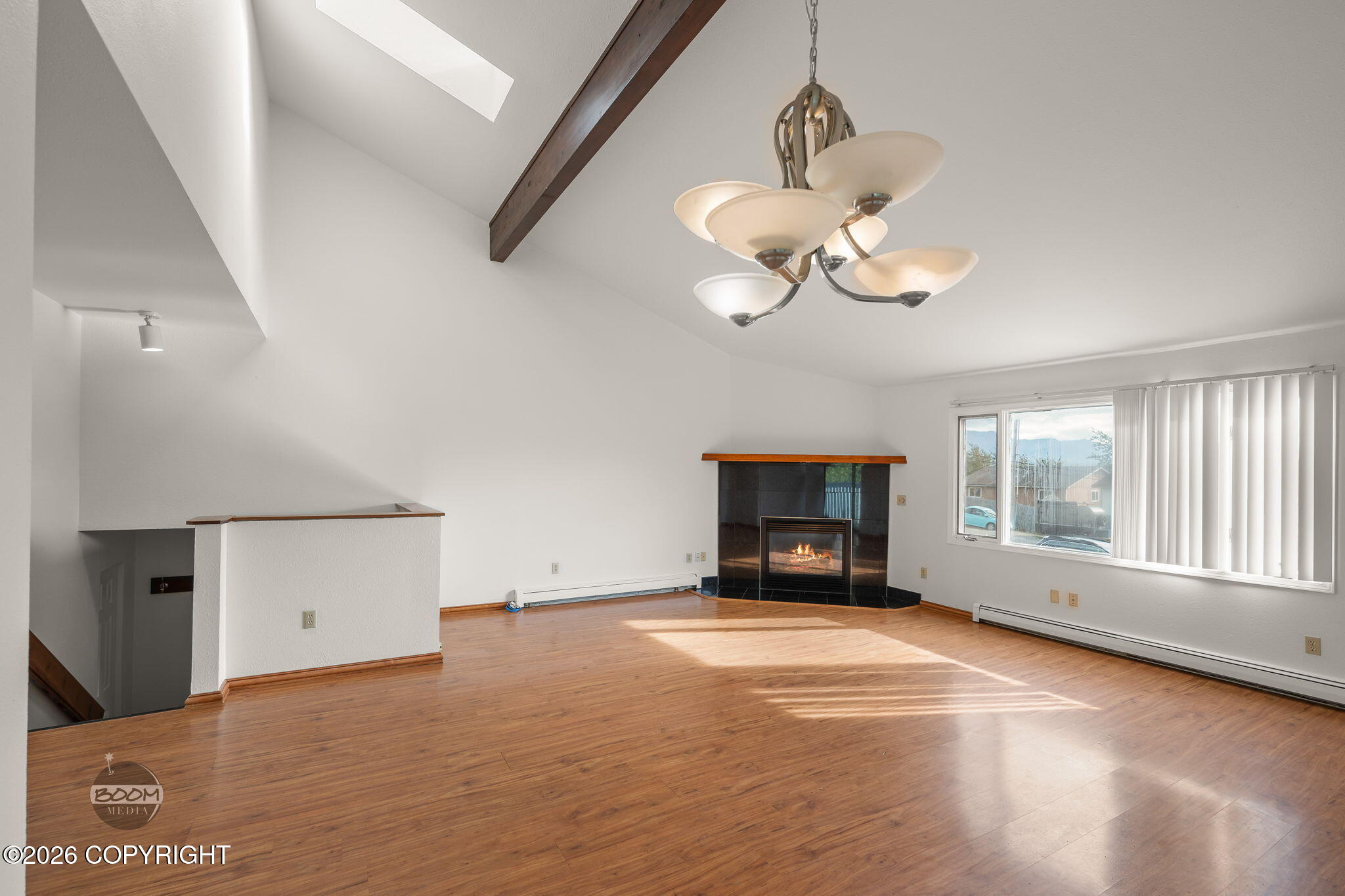 1917 E 58th Avenue Property Photo 4