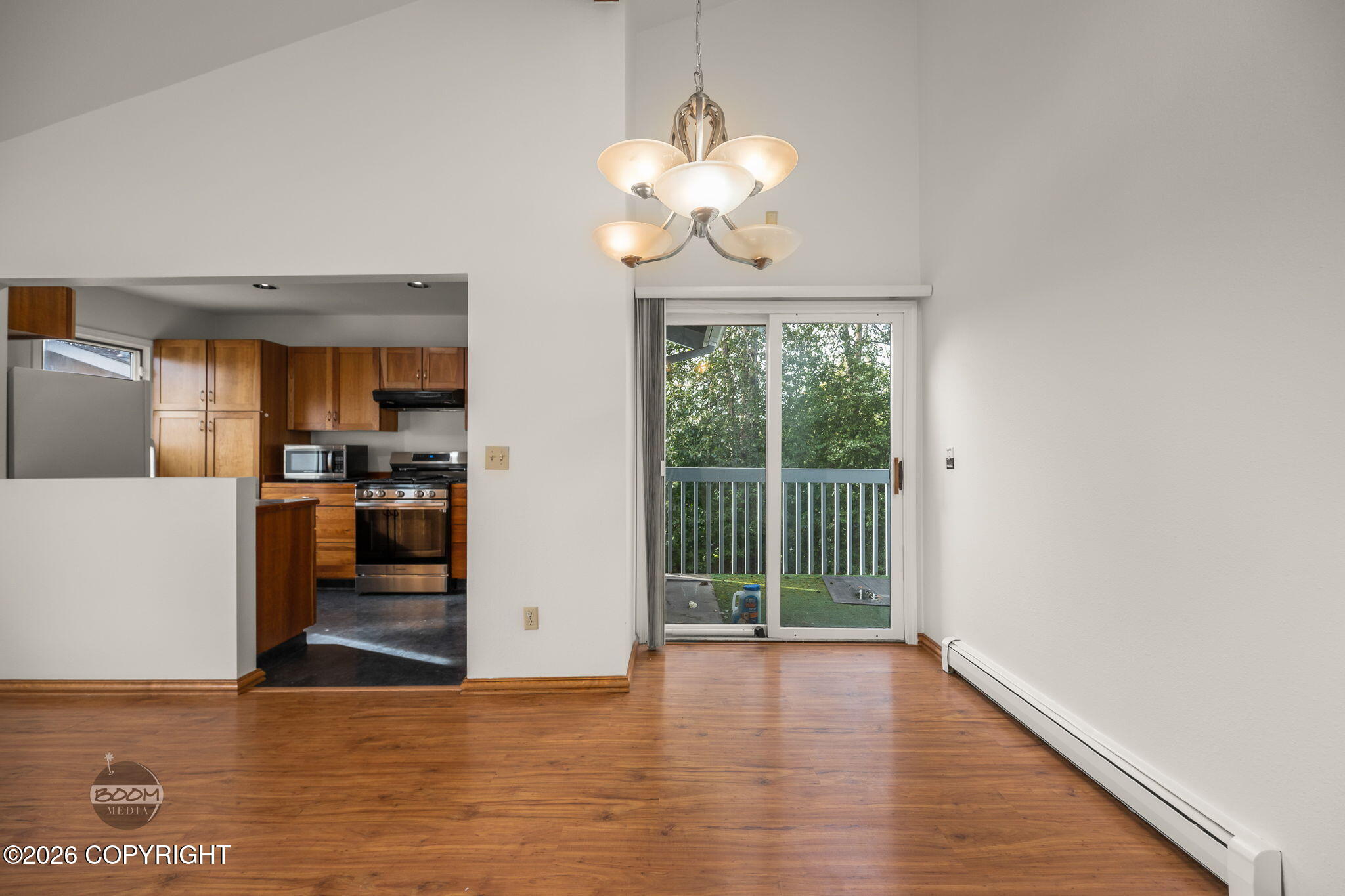 1917 E 58th Avenue Property Photo 6