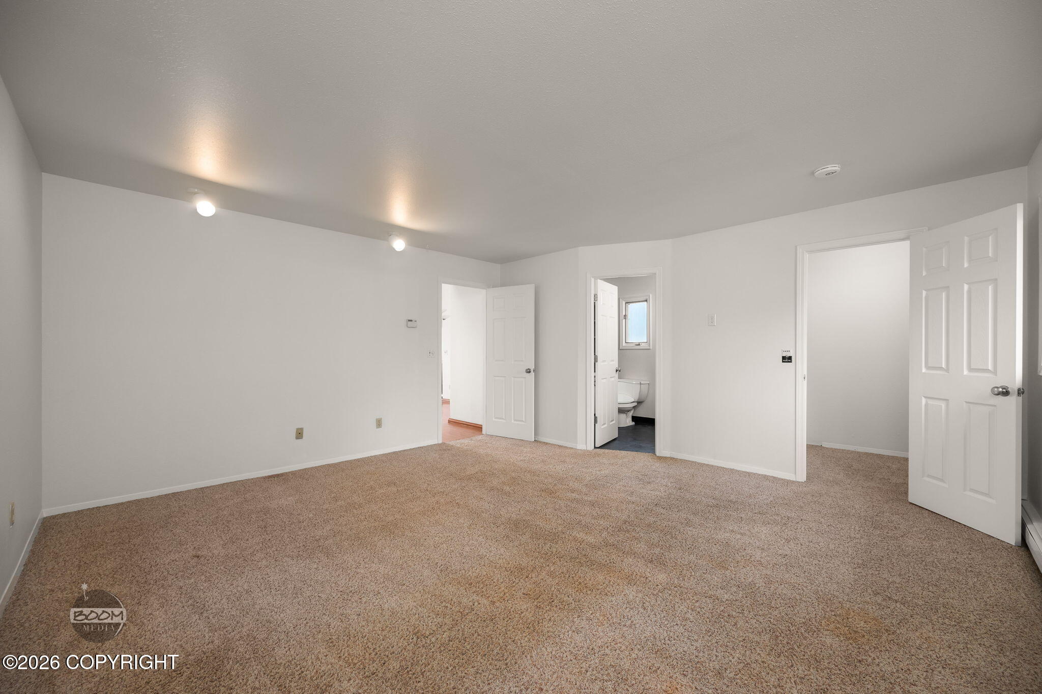 1917 E 58th Avenue Property Photo 8