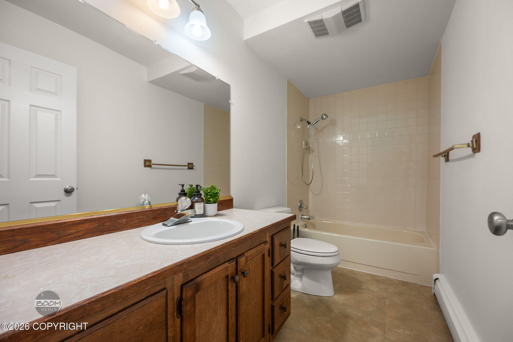 1917 E 58th Avenue Property Photo 11