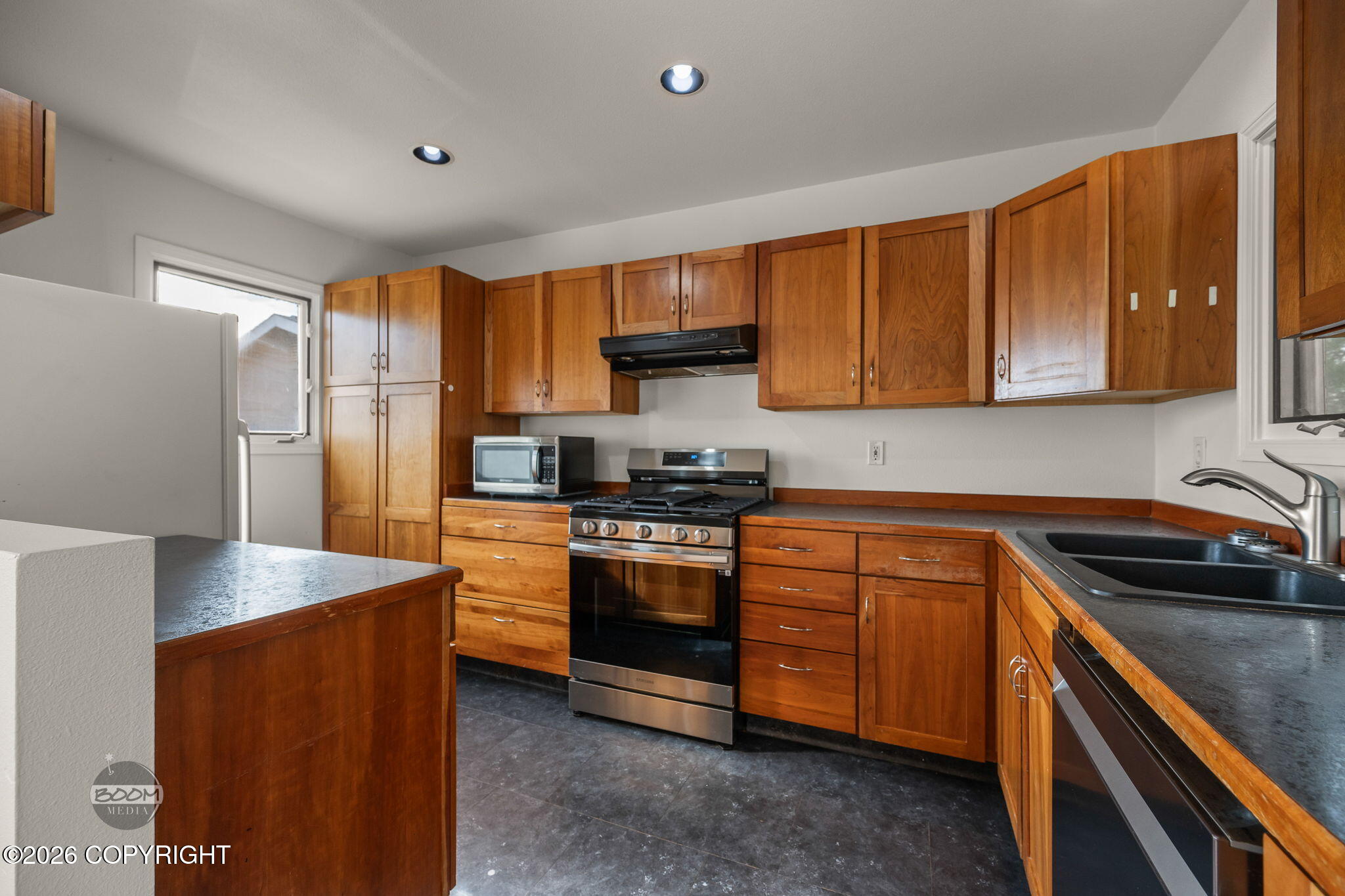 1917 E 58th Avenue Property Photo 13
