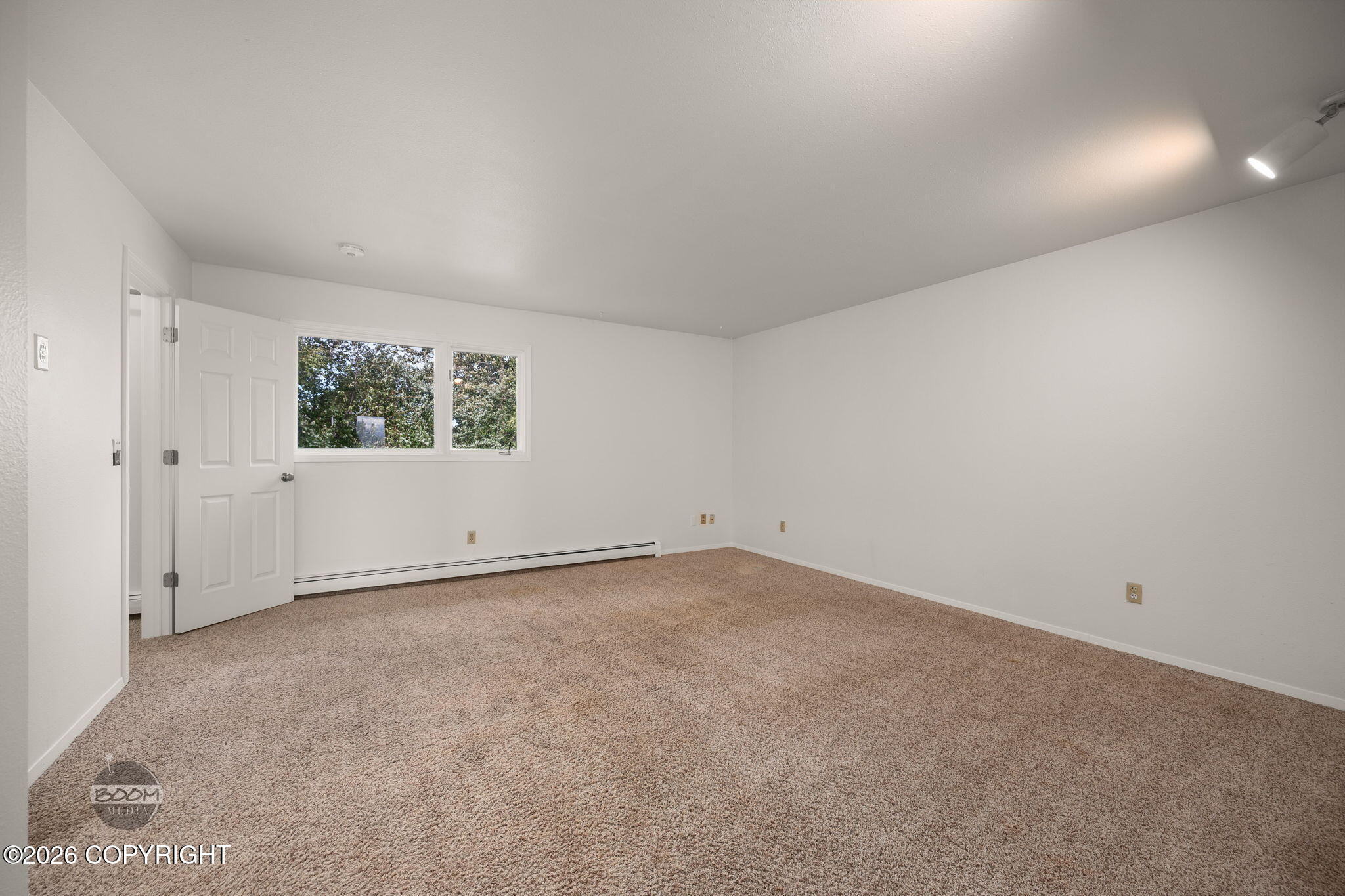 1917 E 58th Avenue Property Photo 23
