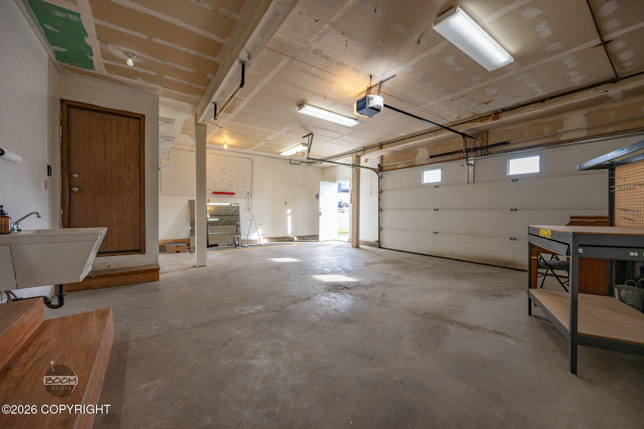 1917 E 58th Avenue Property Photo 27