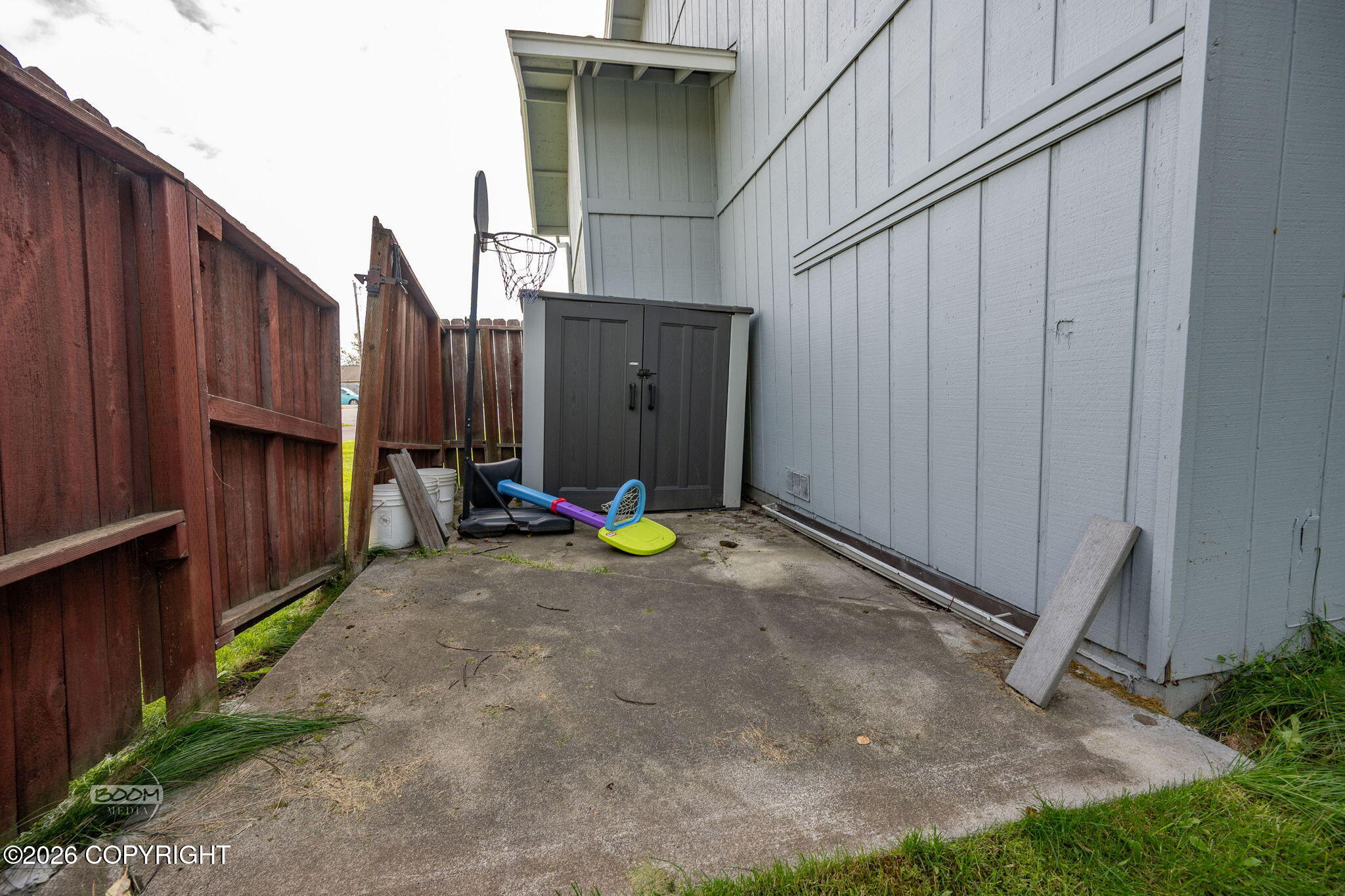 1917 E 58th Avenue Property Photo 29
