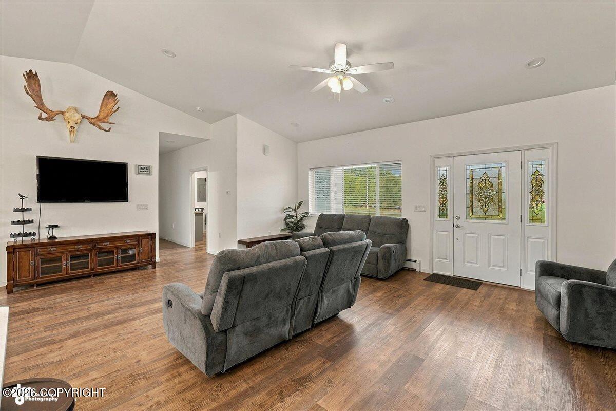 910 W Emerald Cone Circle Property Photo 5