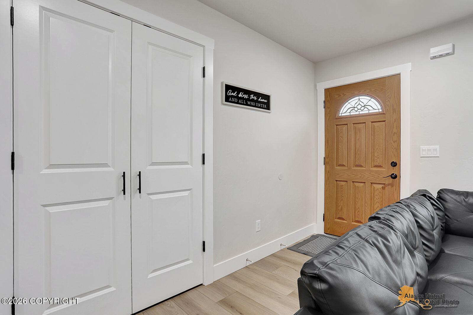6901 W Queen Anne Avenue Property Photo 3