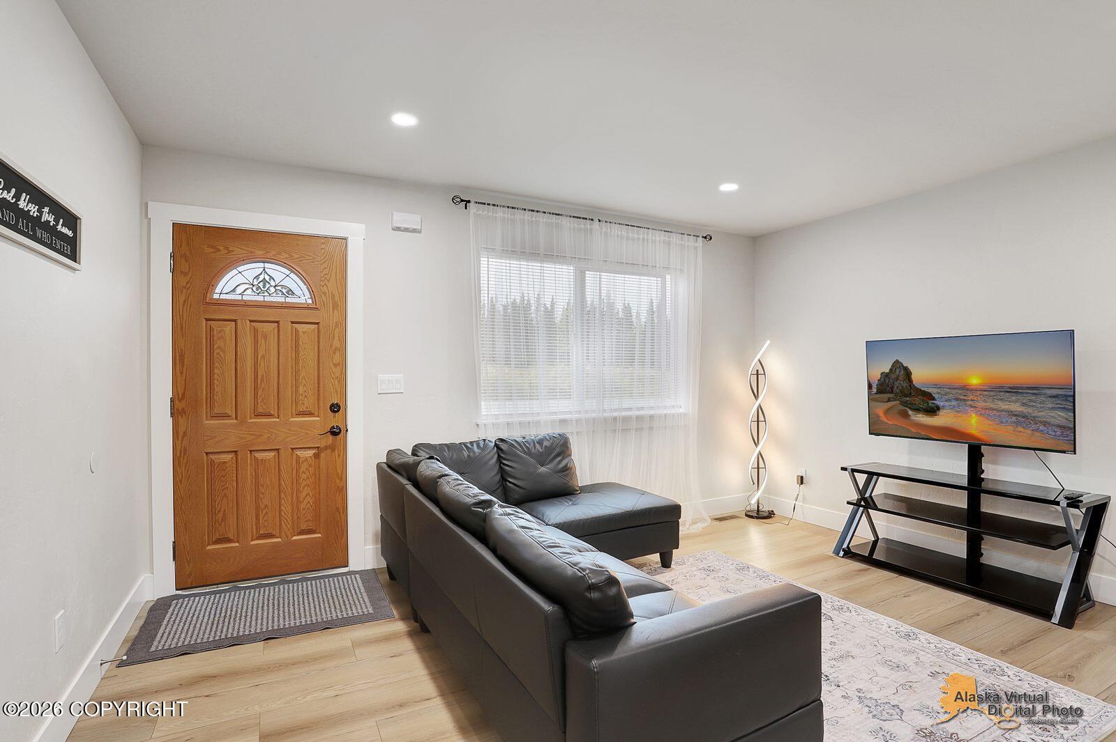 6901 W Queen Anne Avenue Property Photo 5