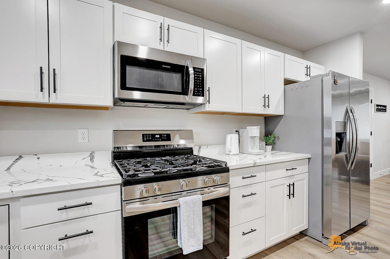 6901 W Queen Anne Avenue Property Photo 11