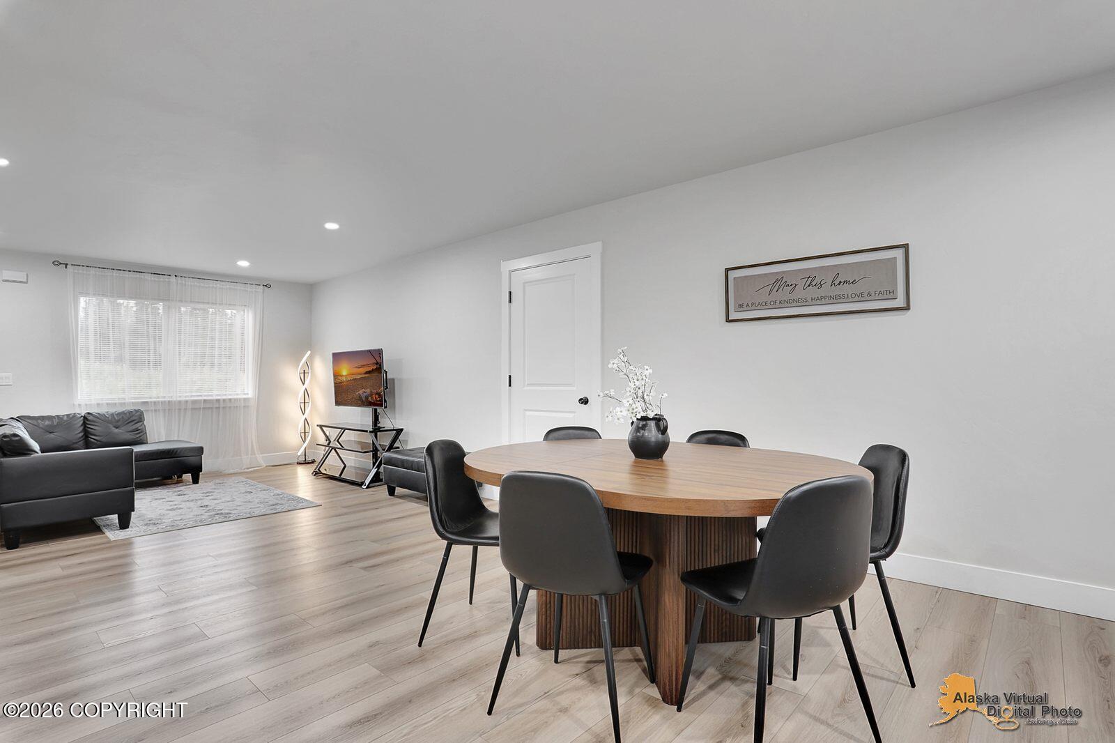 6901 W Queen Anne Avenue Property Photo 12