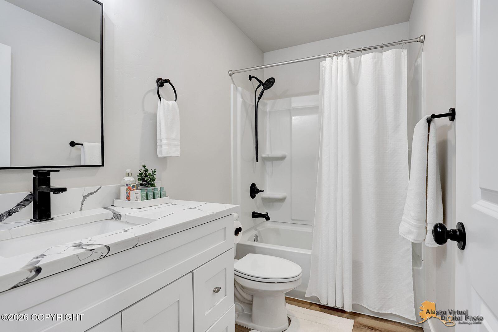 6901 W Queen Anne Avenue Property Photo 13