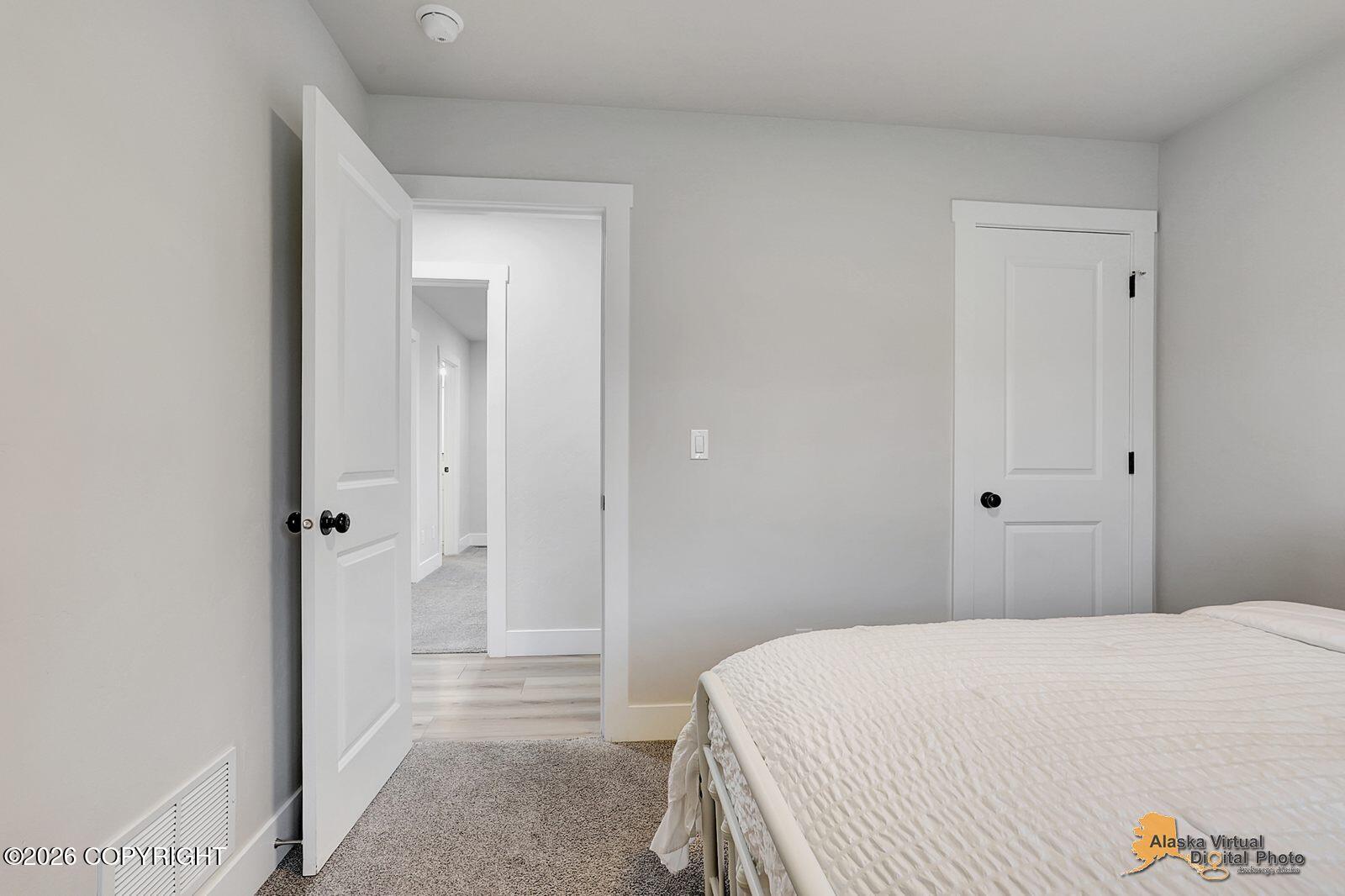 6901 W Queen Anne Avenue Property Photo 17