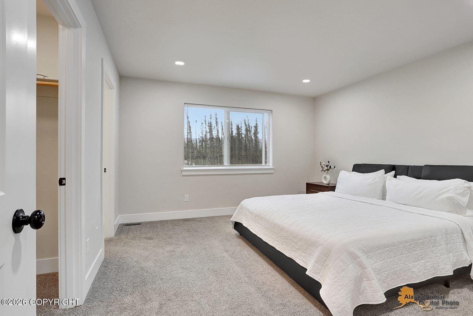 6901 W Queen Anne Avenue Property Photo 18