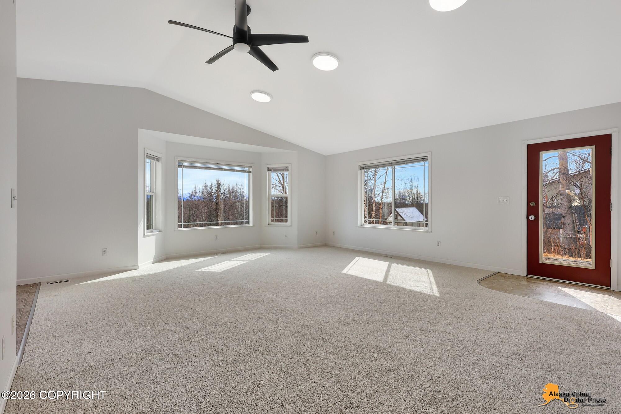 150 W Kristy Drive Property Photo 3