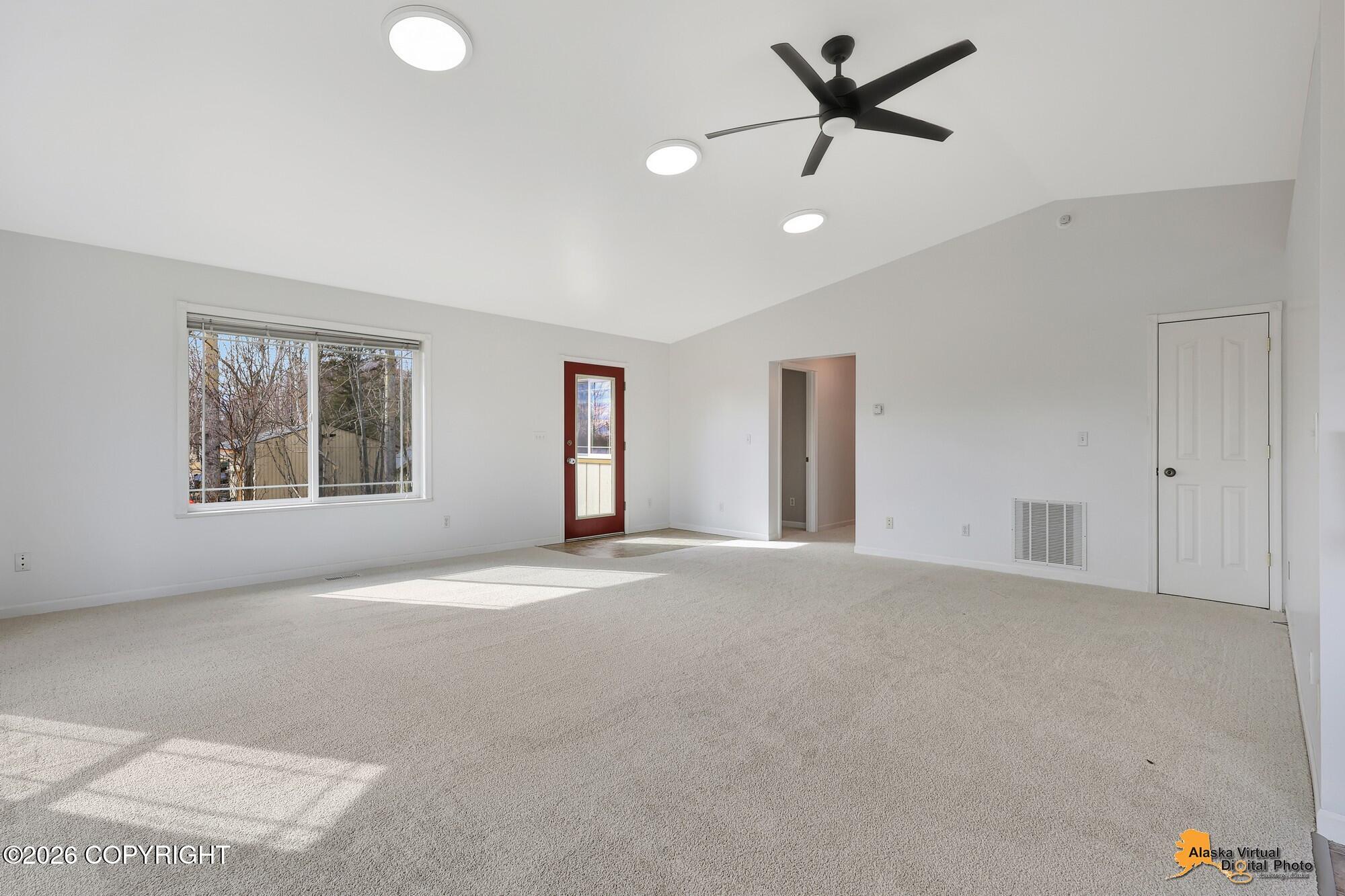 150 W Kristy Drive Property Photo 6
