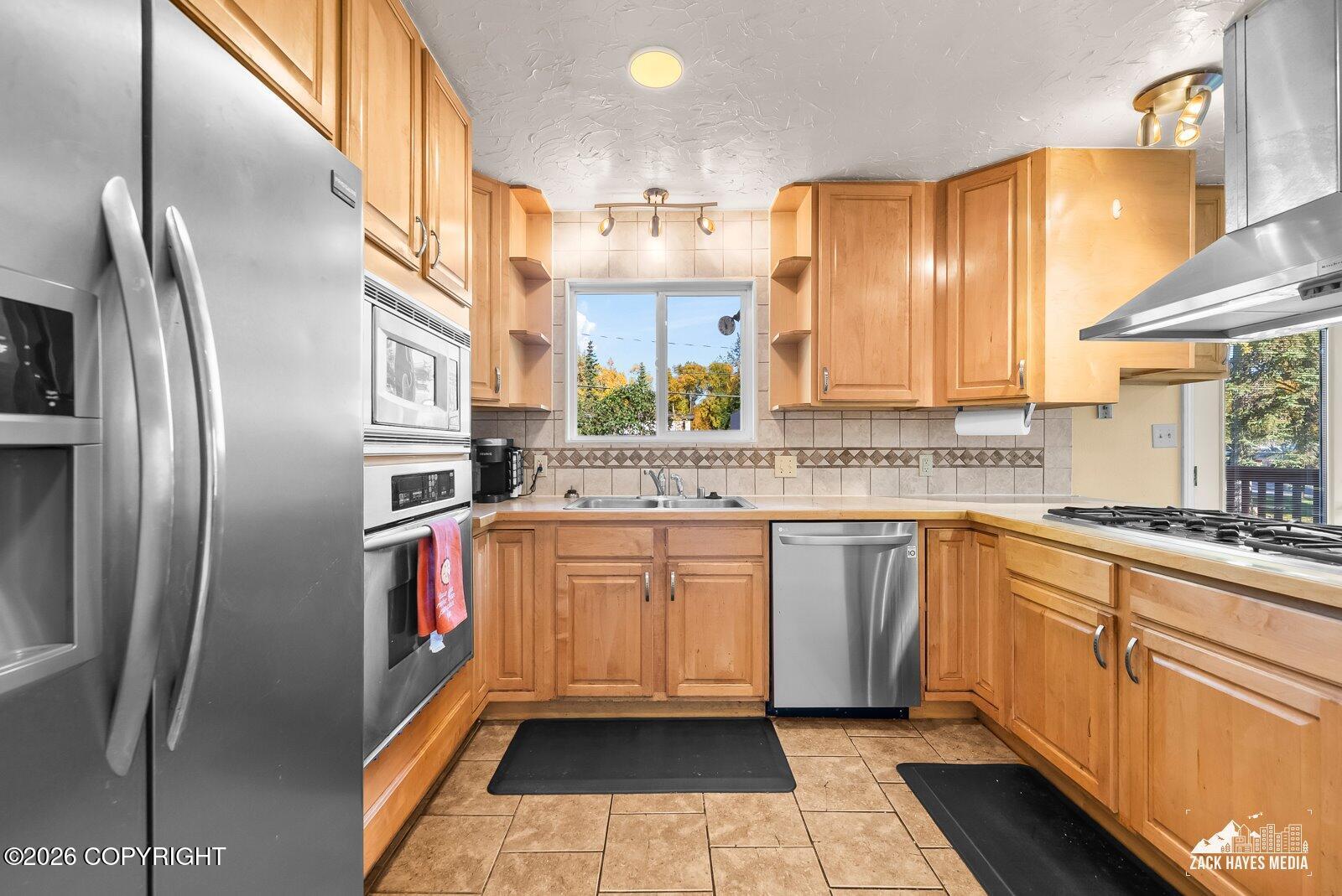 1101 W 53rd Avenue Property Photo 27
