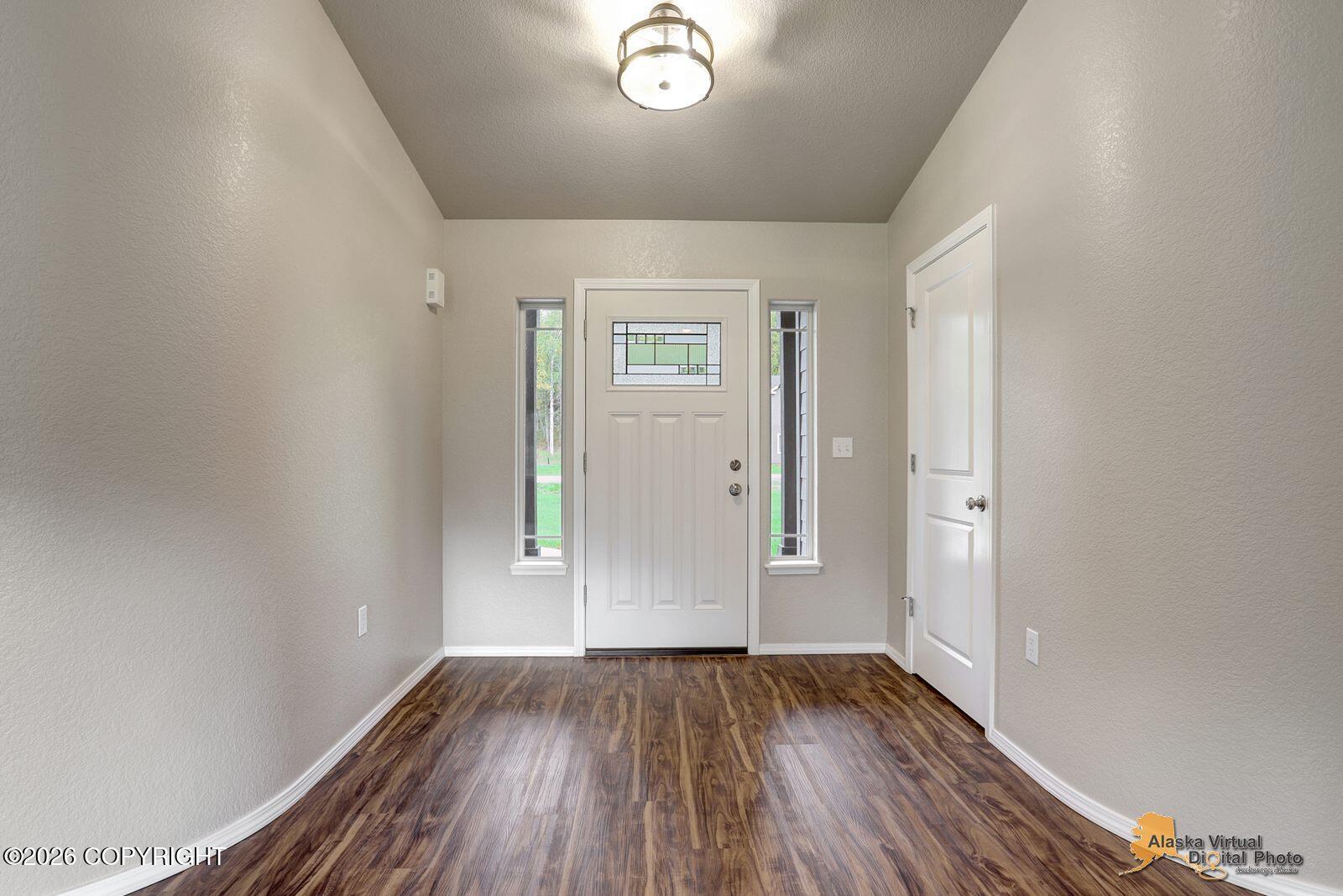 4450 W Murray Drive Property Photo 7