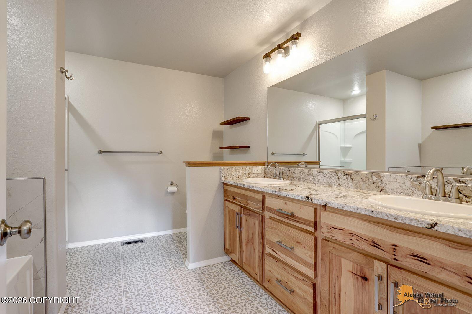 4450 W Murray Drive Property Photo 24