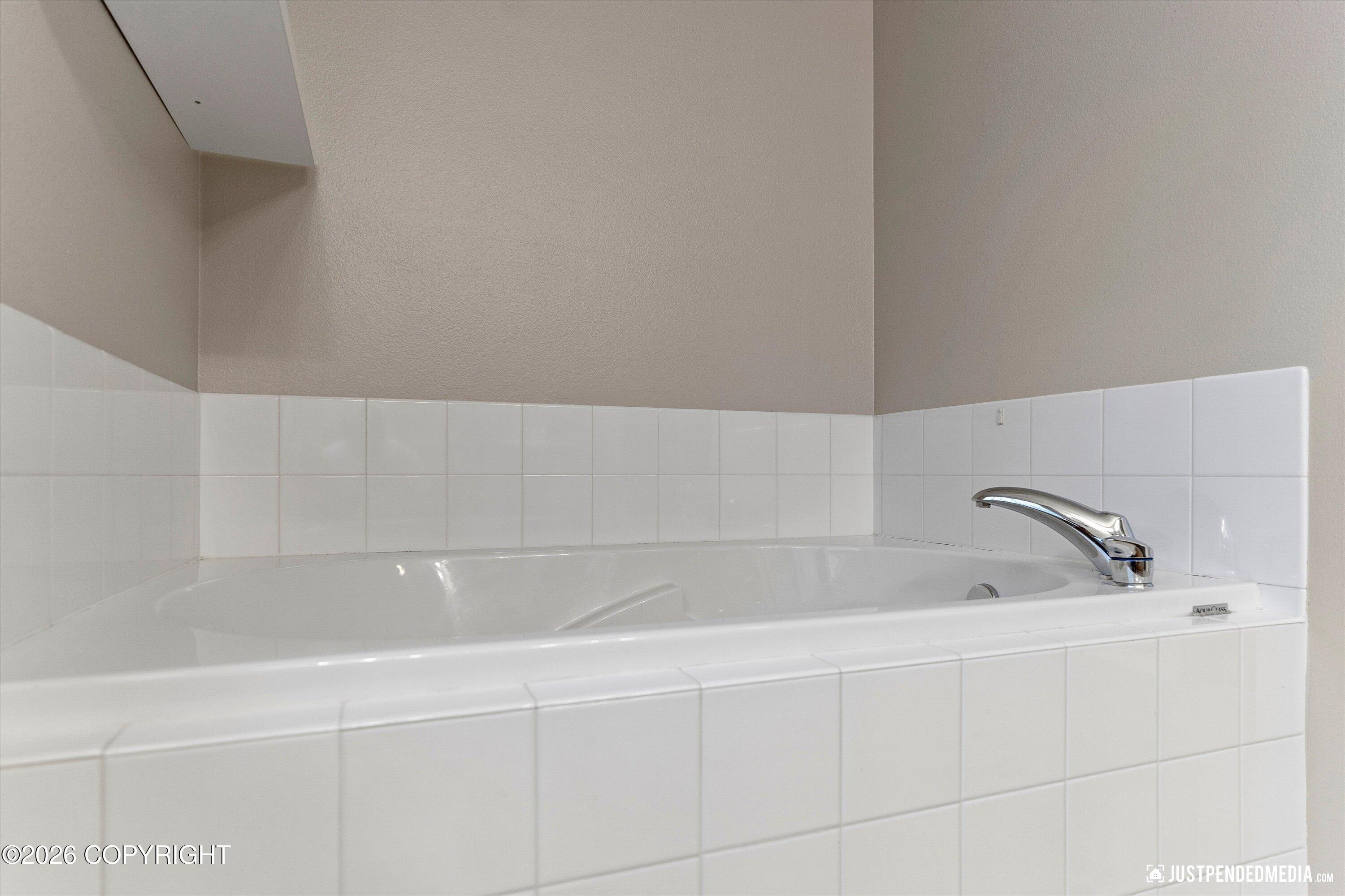 5112 Wood Hall Drive Property Photo 28