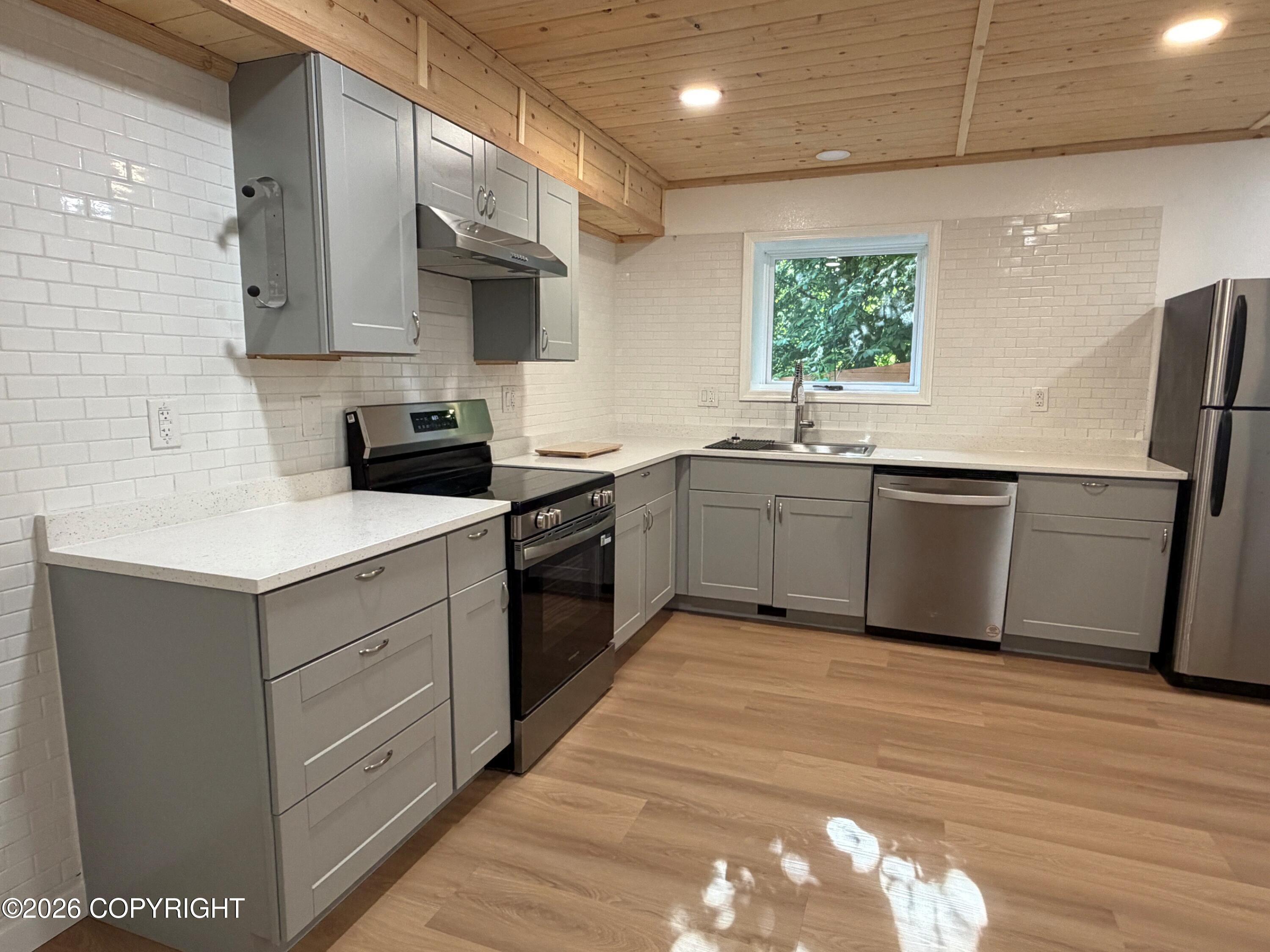425 E 16th Avenue Property Photo 5