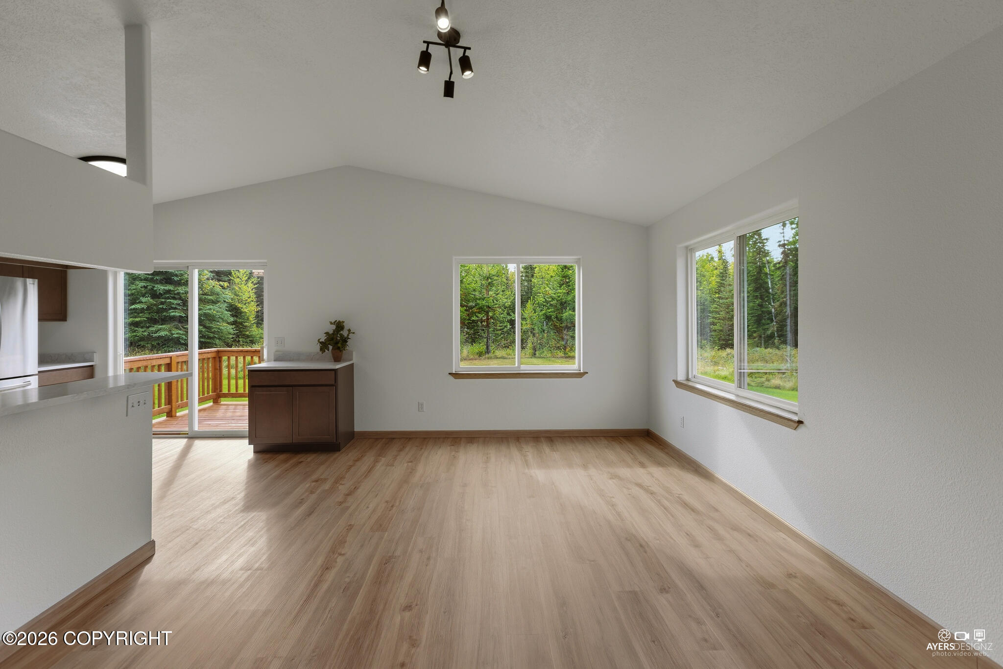 530 W Riverview Avenue Property Photo 5