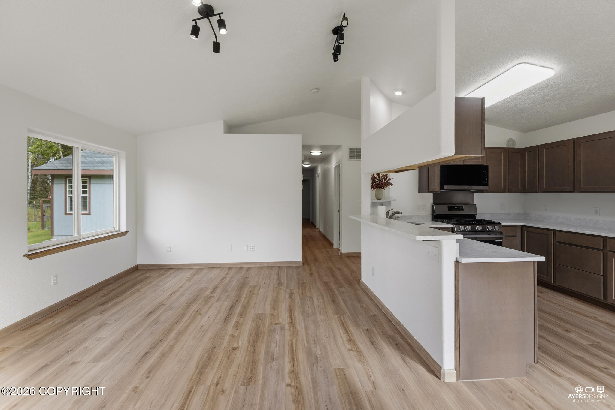 530 W Riverview Avenue Property Photo 7