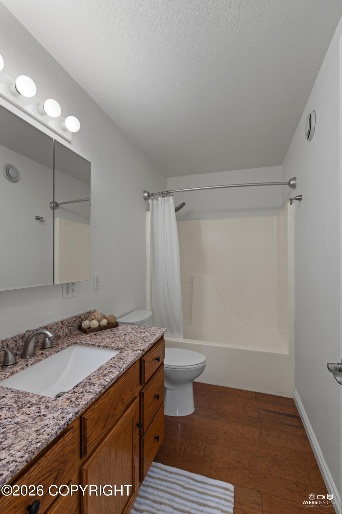 530 W Riverview Avenue Property Photo 11