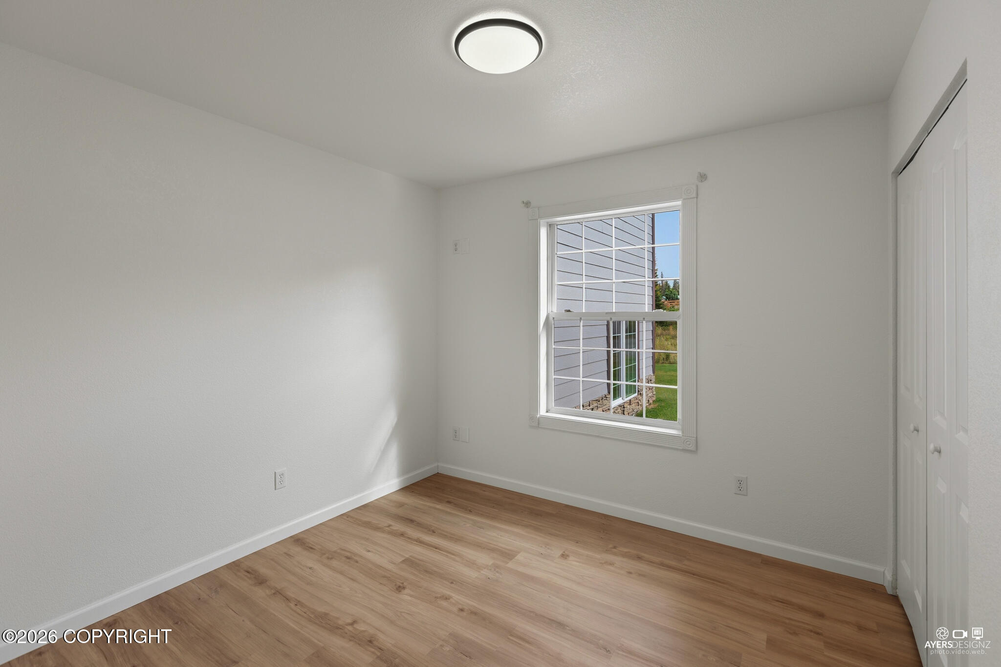 530 W Riverview Avenue Property Photo 12