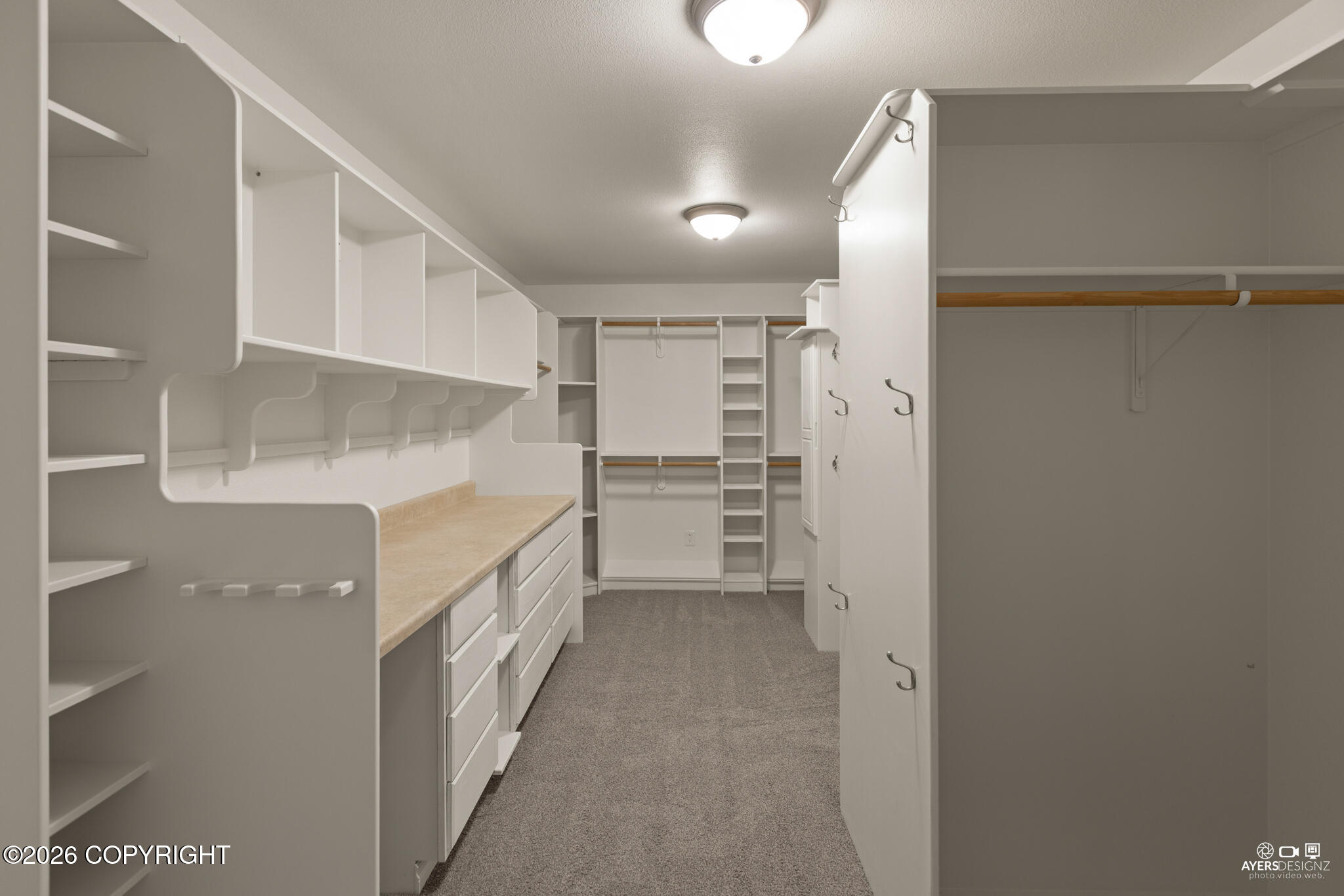 530 W Riverview Avenue Property Photo 18
