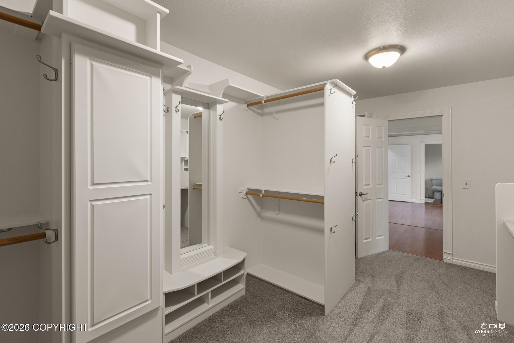 530 W Riverview Avenue Property Photo 19