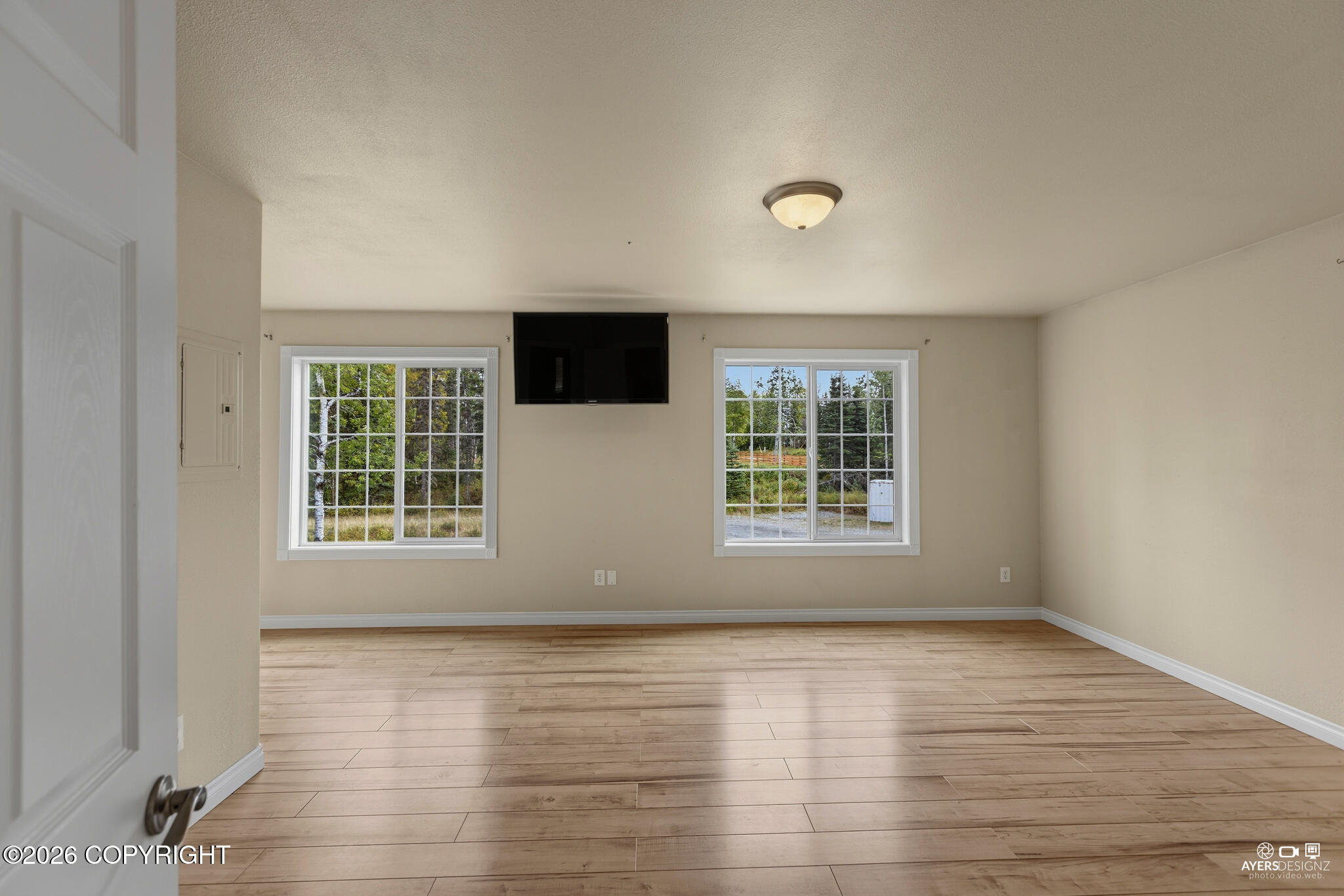 530 W Riverview Avenue Property Photo 28
