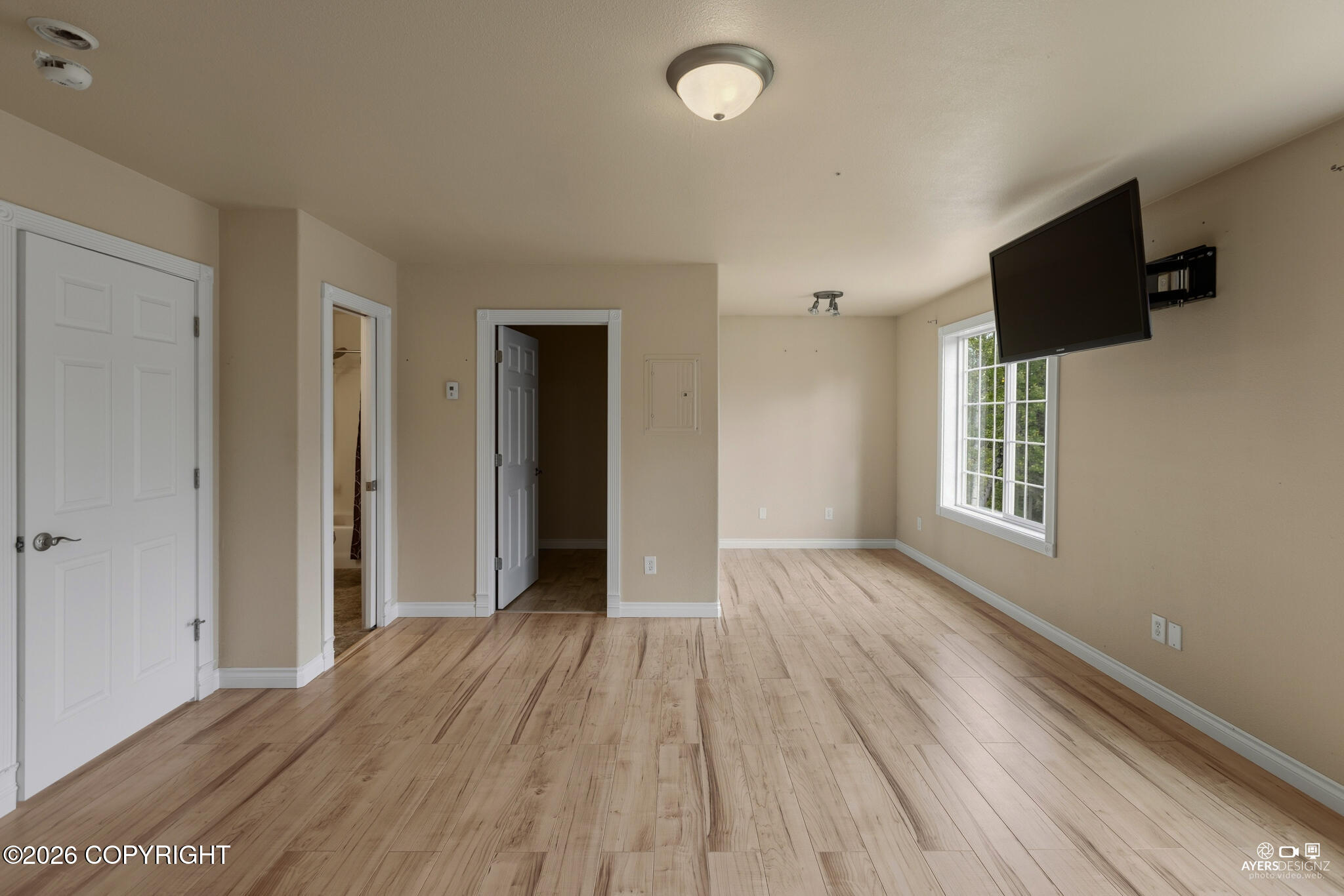 530 W Riverview Avenue Property Photo 29
