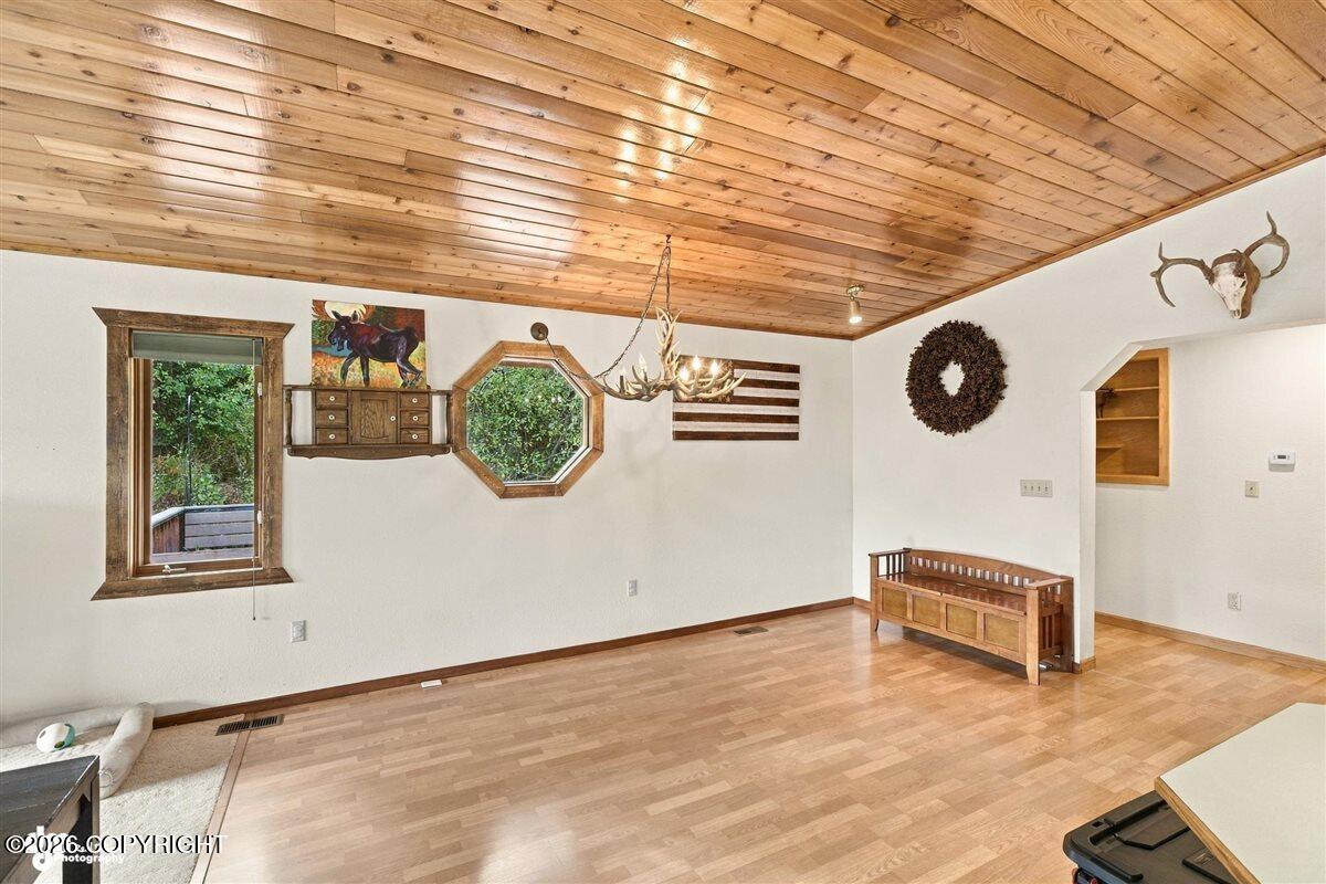 4627 Hiland Road Property Photo 12