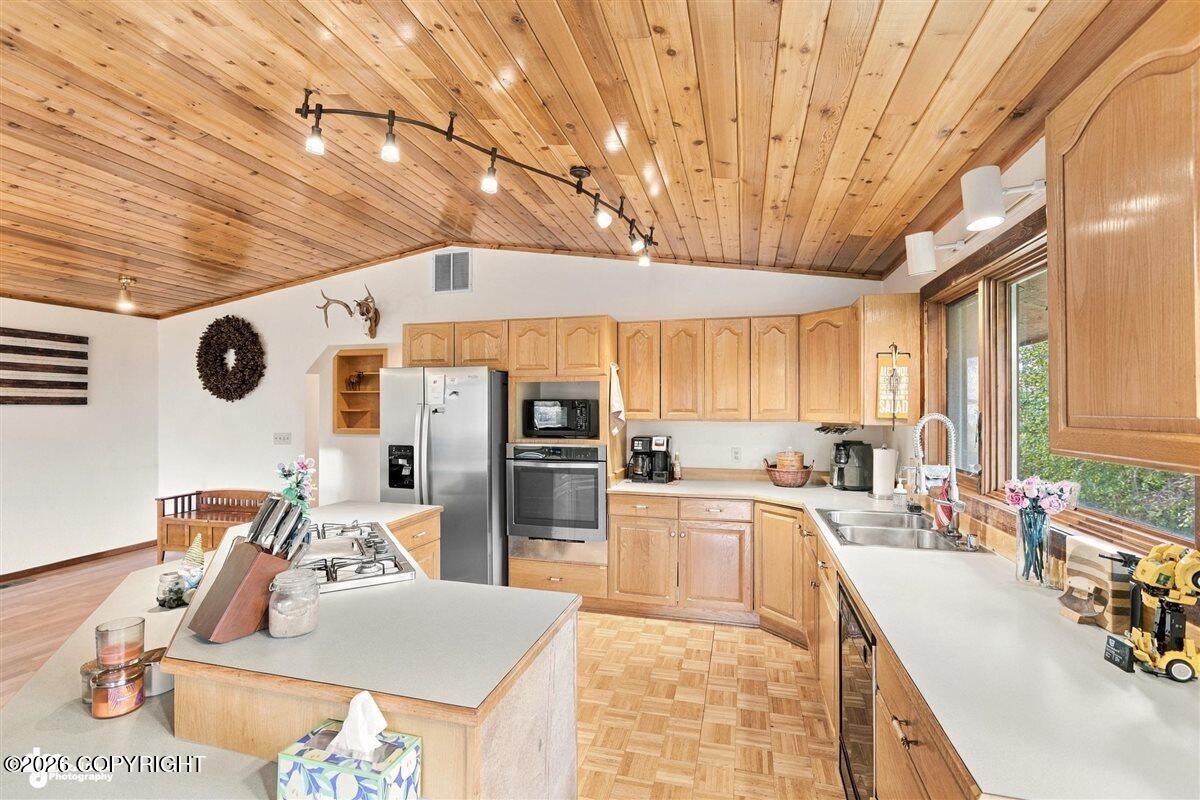 4627 Hiland Road Property Photo 13