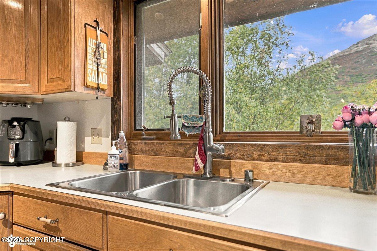 4627 Hiland Road Property Photo 14