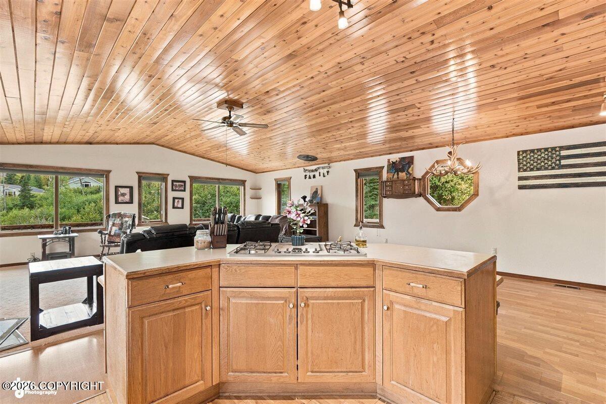 4627 Hiland Road Property Photo 15