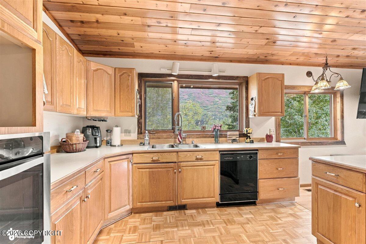 4627 Hiland Road Property Photo 17