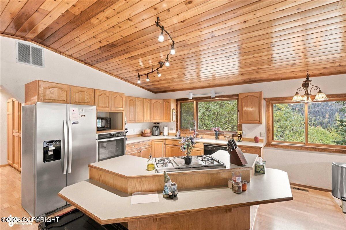 4627 Hiland Road Property Photo 18
