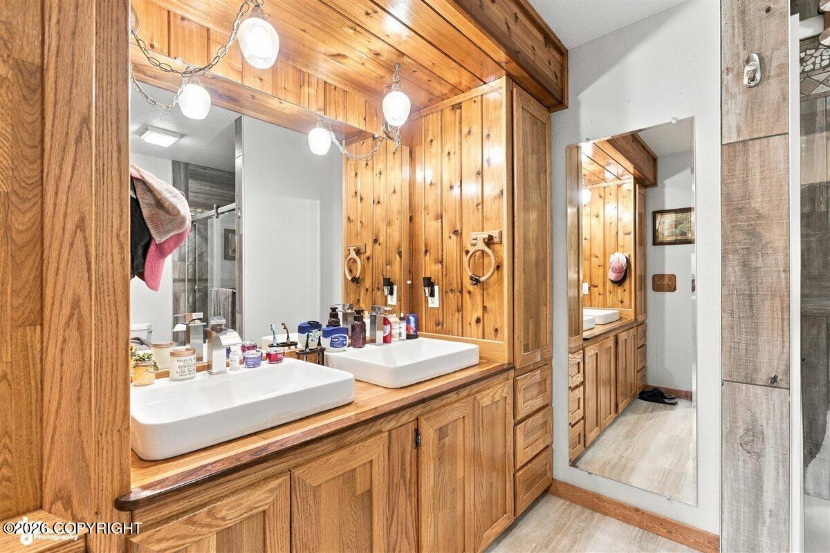 4627 Hiland Road Property Photo 30