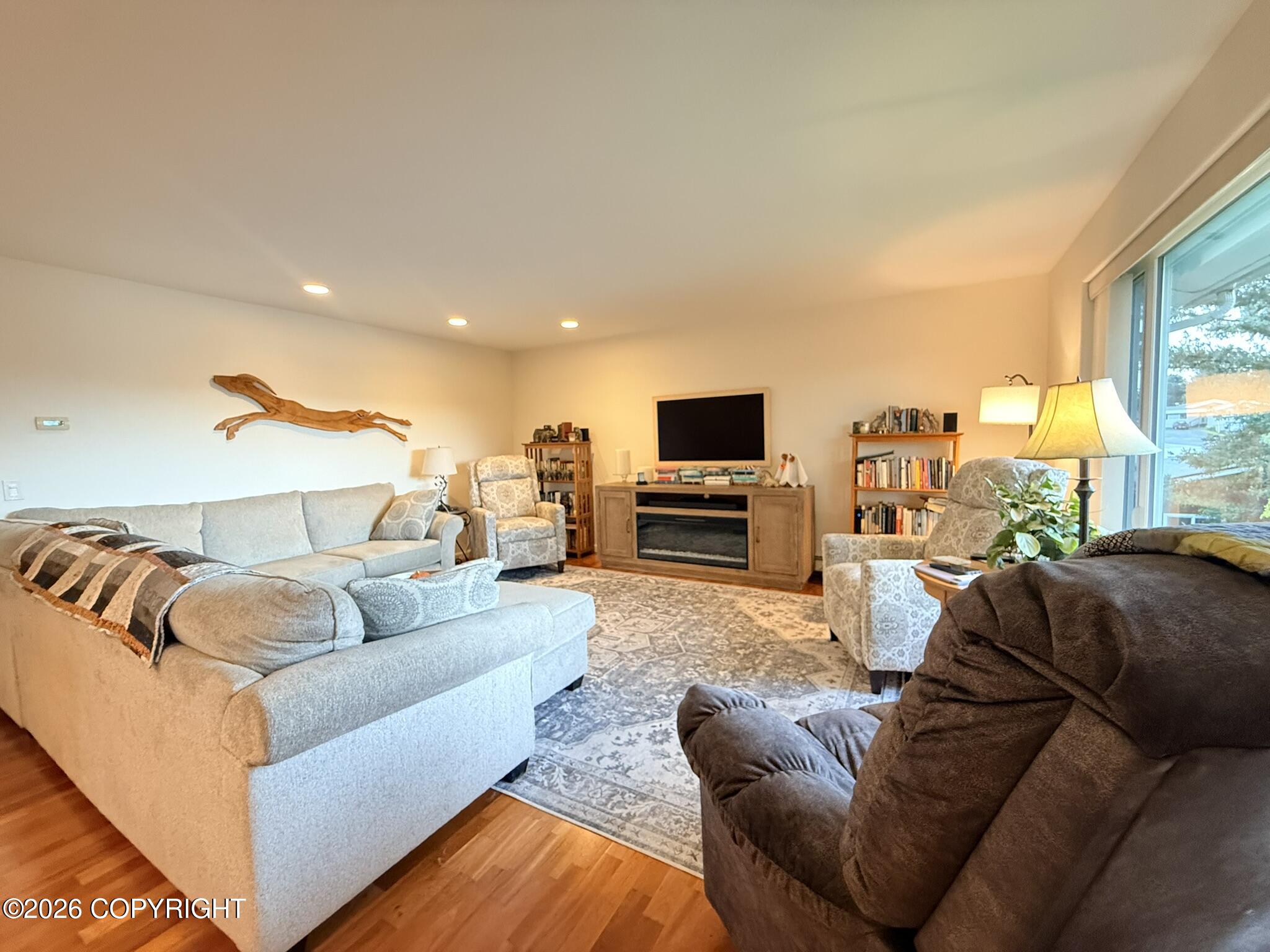 1120 Stellar Way Property Photo 10