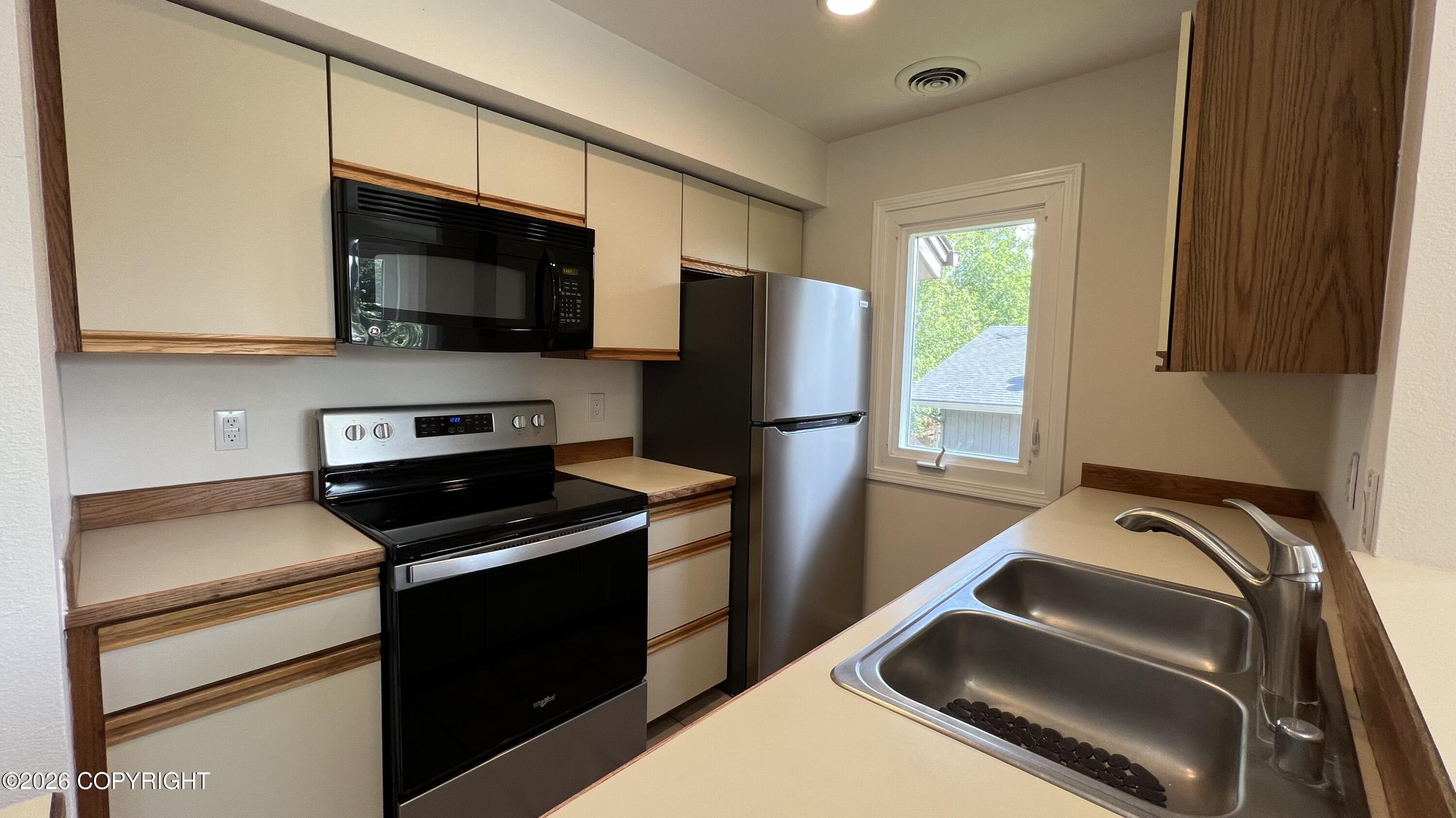 3425 Lakeshore Drive #7 Property Photo 4